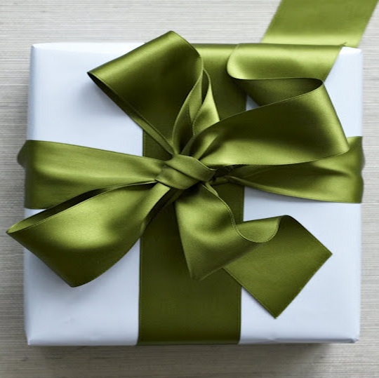 Wide Ribbon Bow Gift Wrap